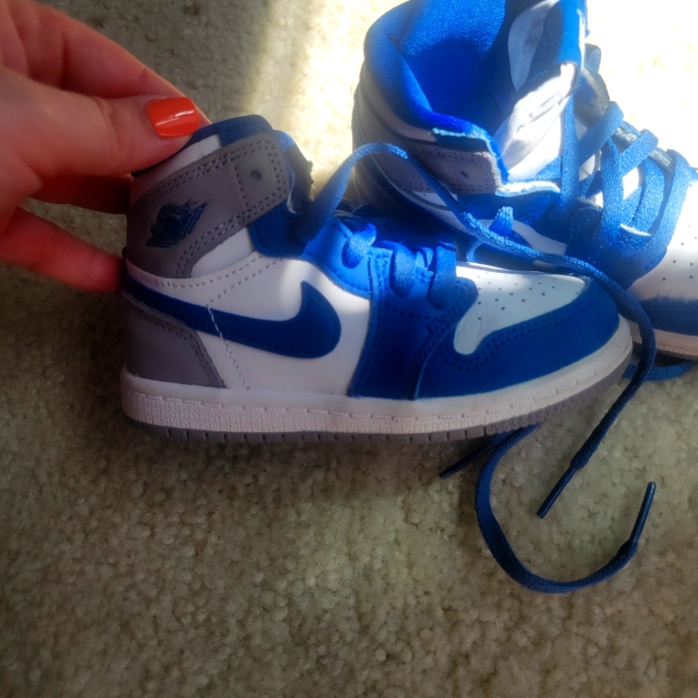 Infant Nike Jordan 1s mid top